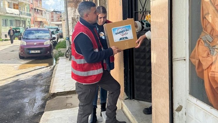 Efeler’in “Kardeş Eli” projesi ihtiyaç sahibi vatandaşlara destek oldu
