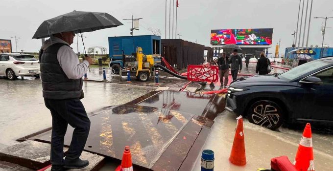 İzmir’de ’Venedik’i andıran manzaralar oluştu