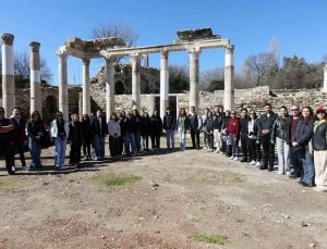 Muğla Büyükşehirden gençlere antik kent gezisi