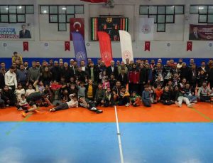 Tavas’ta mahalleler kozlarını sahada paylaştı