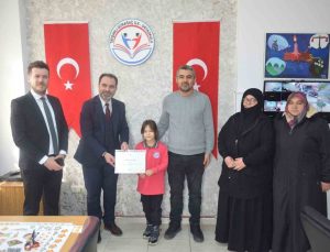 Tavşanlı’da dereceye giren öğrenciye tebrik ziyareti