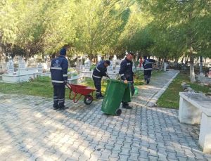 Aydın Büyükşehir’den mezarlıklarda Ramazan Bayramı öncesi temizlik çalışması
