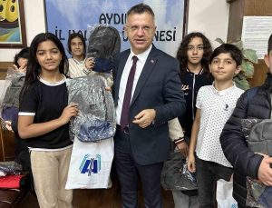 Aydın İl Halk Kütüphanesi’nden öğrencilere çanta hediyesi