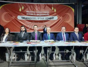 Bakan Bayraktar MHP’nin iftar yemeğine katıldı