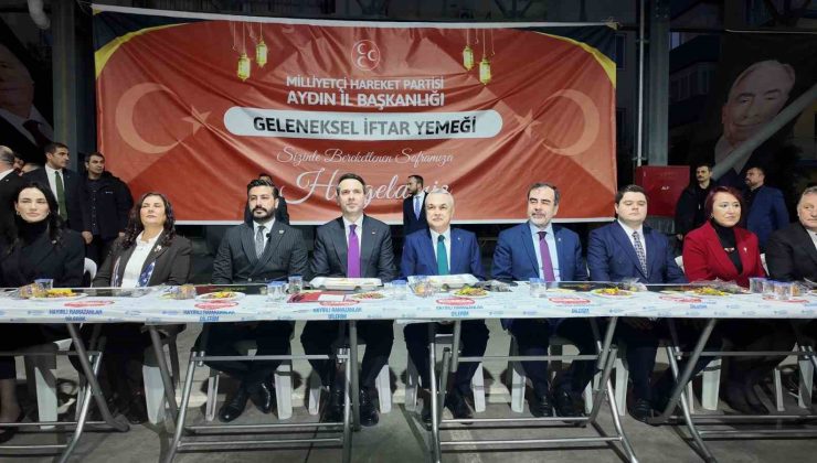 Bakan Bayraktar MHP’nin iftar yemeğine katıldı