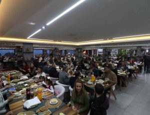 Başkan Özel, muhtarlarla iftarda bir araya geldi