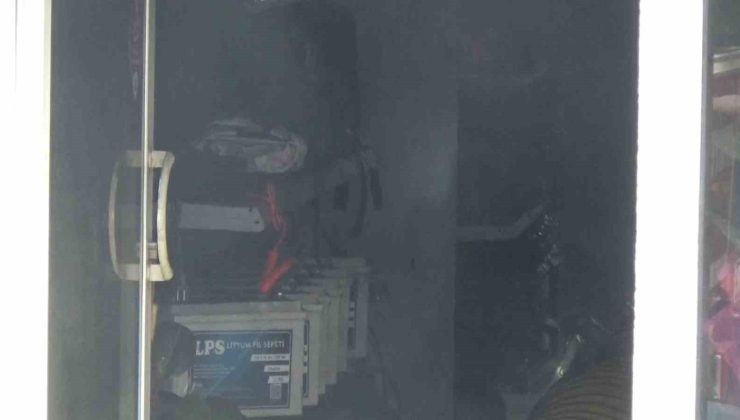 Batarya dükkanında yangın çıktı, bina tahliye edildi