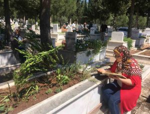 Bayramın ilk günü mezarlıklarda yoğunluk