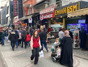 Çarşı ve sokaklarda bayram yoğunluğu