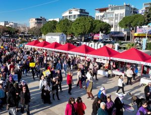 Didim’de Emekçi Kadınlar Pazarı kent meydanında açıldı