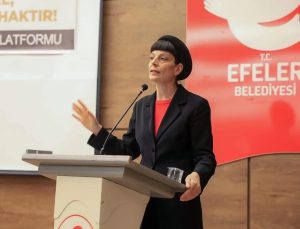 Efeler’de ’Dönüm Noktasında Cumhuriyet’ konuşuldu