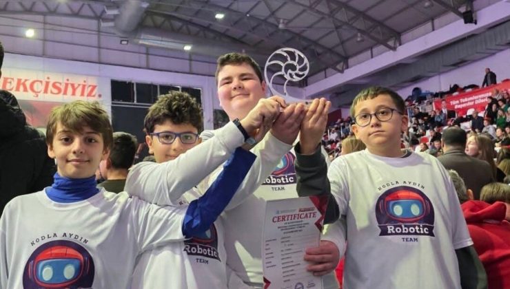 Efelerli öğrenciler robot tasarımında Ege Bölgesi birincisi oldu