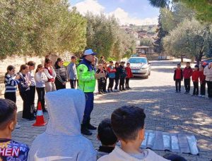 Jandarma ekiplerinden öğrencilere trafik bilinci eğitimi