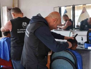 Kocagürlü çocuklara bayram tıraşları Efeler Belediyesi’nden