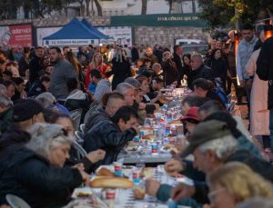 Kuşadası, Başkan Günel için tek yürek oldu