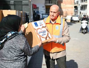 Kuşadası Belediyesi’nden 3 bin 500 aileye Ramazan yardımı