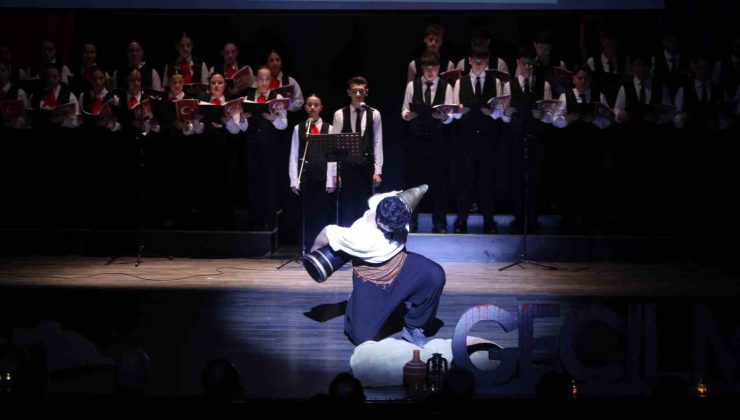 Öğrencilerinin ‘Bir Hilal Uğruna’ oratoryosu ayakta alkışlandı