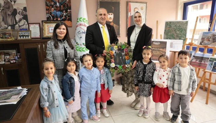 Başkan Kaya minik öğrencileri belediyede ağırladı