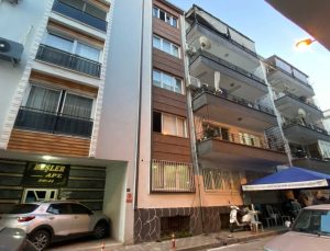 Cam silerken 5. kattan düşen kadın hayatını kaybetti