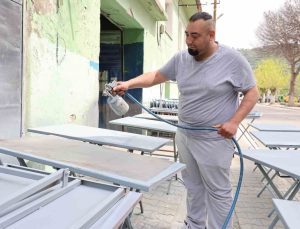 Cemiyetlerin vazgeçilmezi demir masalar sezona hazırlanıyor