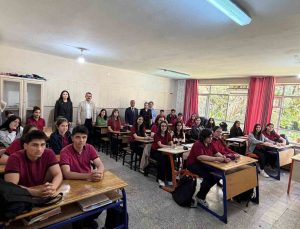 Kaymakam Ateş liseli öğrencilerle bir araya geldi