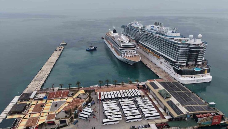 Kuşadası’na 2 kruvaziyer 5 bin 297 turist getirdi