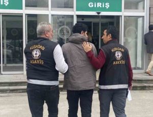 Kuşadası’nda aranan 2 şahıs yakalandı