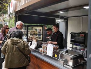 Menderes Park’ta Vegan Kafe dönemi yoğun ilgiyle başladı