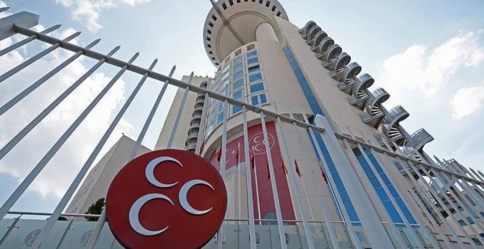 MHP, İstanbul il ve ilçe teşkilatlarını feshetti