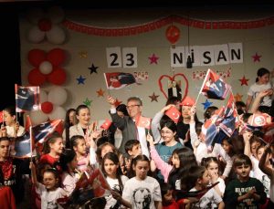 Nazilli’de sahne minik oyuncuların oldu
