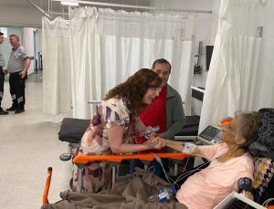 ADÜ Hastanesi Başhekimi Uysal hastalar ve hastane çalışanları ile bayramlaştı