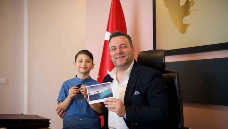 Antarktika’dan dönen en genç Türk, Kuşadası Belediyesi’nde ağırlandı