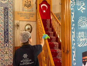 Aydın Büyükşehir Belediyesi’nden bayram öncesi camilerde temizlik