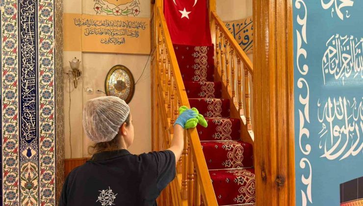 Aydın Büyükşehir Belediyesi’nden bayram öncesi camilerde temizlik