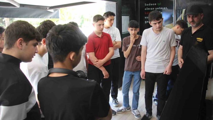 Aydın’da Narkotik Eğitim Tırı’na gençlerden yoğun ilgi