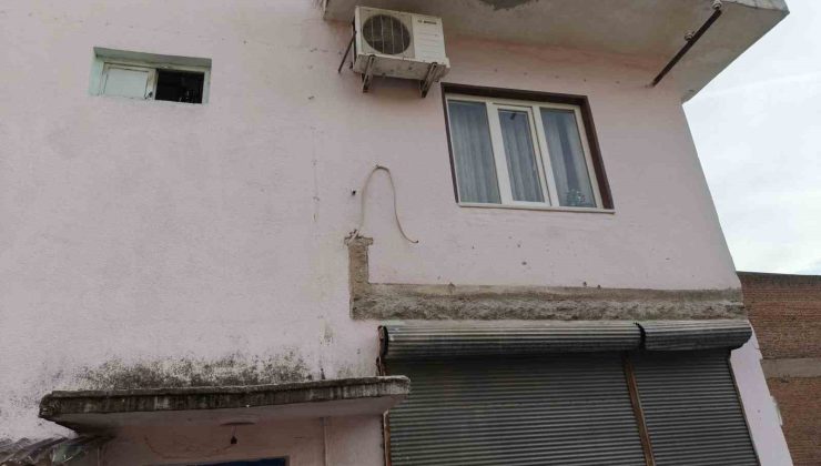 Balkonu çöken bina mühürlendi