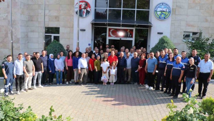 Başkan Özel, belediye personeliyle bayramlaştı