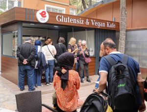 Efeler’de çölyak hastalarına güvenli lezzet durağı