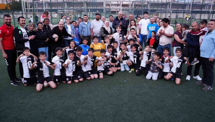 Germencik Belediyespor U11 Takımı namağlup şampiyon oldu