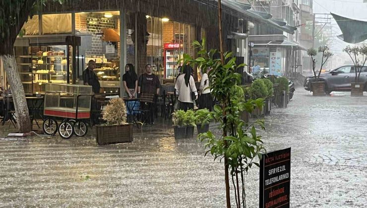 İncirliova’da sağanak ve fırtına etkili oldu