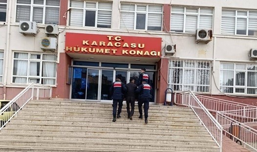 Karacasu’da ruhsatsız silahlar ve tarihi eserler ele geçirildi