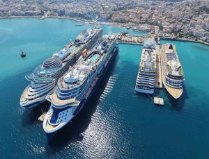 Kuşadası’na 4 gemi ile 10 bin 800 turist geldi