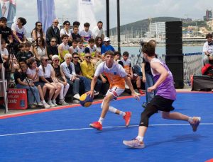 Kuşadası’nda basketbol turnuvası başladı