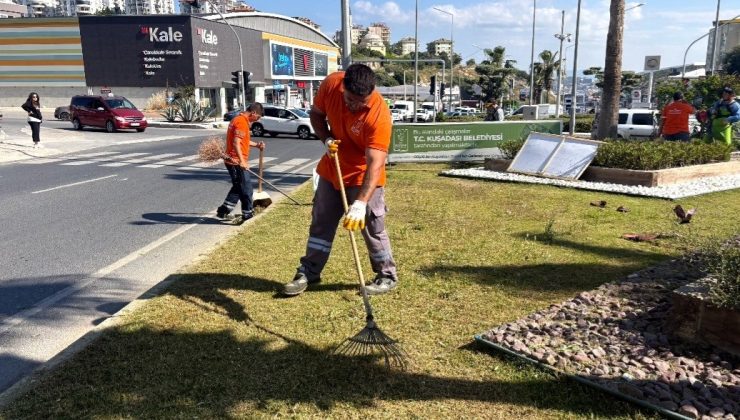 Kuşadası’nda bayram öncesi yeşil alanlarda bakım çalışmaları sürüyor