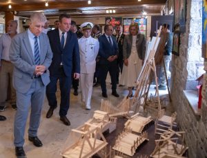 Kuşadası’nda öğrencilerin eserleri sergilendi