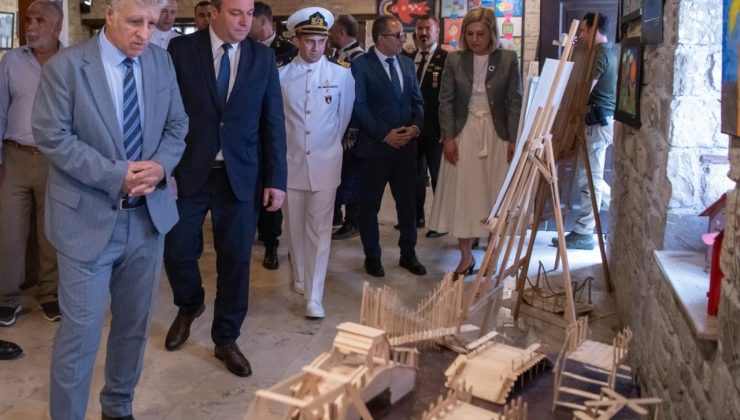 Kuşadası’nda öğrencilerin eserleri sergilendi