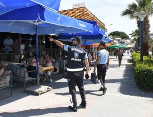 Kuşadası’nda plajlarda “sıfır işgaliye” denetimi sıklaştı