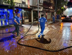 Nazilli Uzun Çarşı Büyükşehir ekipleriyle pırıl pırıl oldu