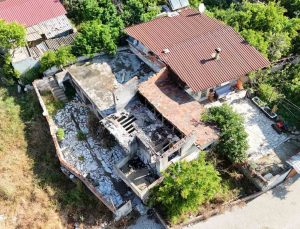 Nazilli’de 25 metruk bina yıkıldı