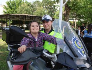 Polislerden özel çocuklara unutulmaz gün